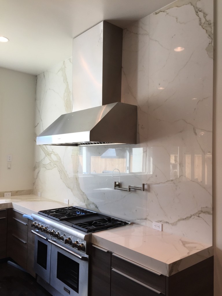 Rivestimento cucina calacatta avetta